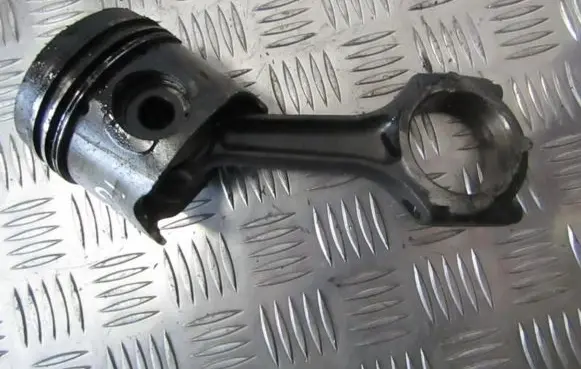 Renault Laguna I Piston with connecting rod
