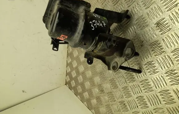 Toyota RAV 4 (XA50) Engine mount bracket
