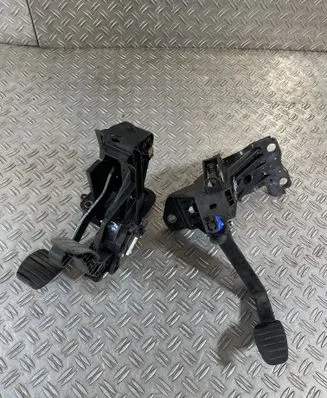 Renault Master III Pedal assembly 180101626R