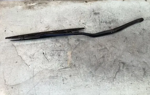 Peugeot 607 Front wiper blade arm AS12U 102393
