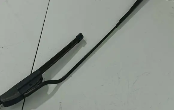 Renault Scenic I Front wiper blade arm 