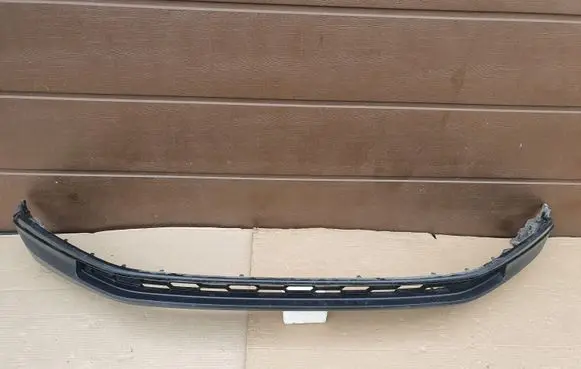 Front bumper lip