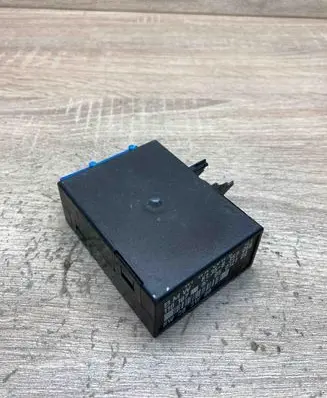 BMW 3 E36 Window wiper relay 8357068 05012100