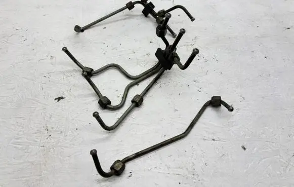 Volvo V70 Fuel line pipe