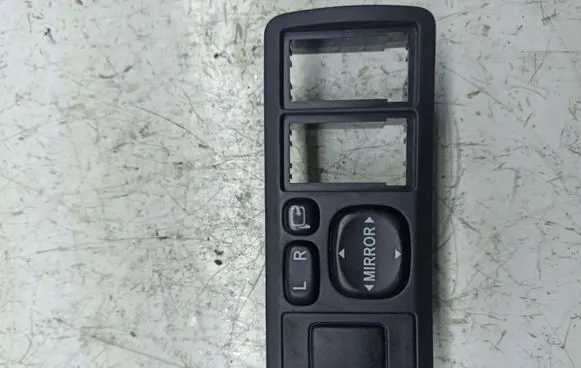Toyota Avensis T250 Wing mirror switch