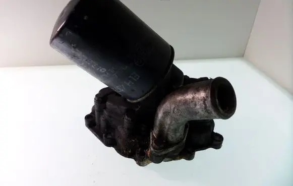 Oil filter mounting bracket