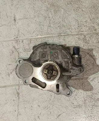 Audi A3 S3 8P Vacuum pump 03L145100