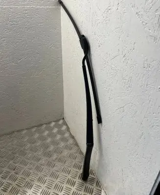 Toyota RAV 4 (XA30) Front wiper blade arm