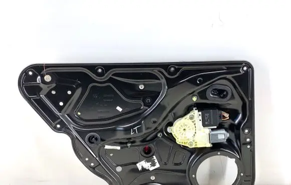 Volkswagen PASSAT B7 Rear door window regulator with motor 3AA839755