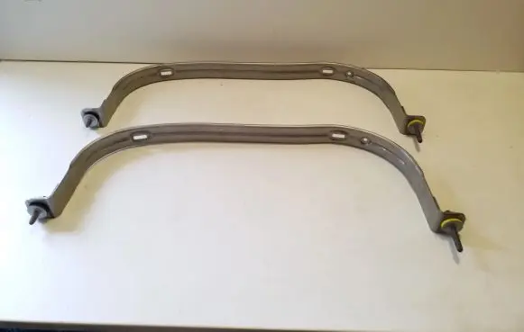Fuel tank mounting bracket