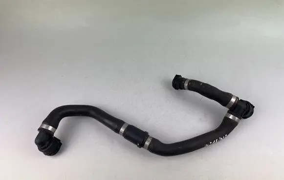 Engine coolant pipe/hose