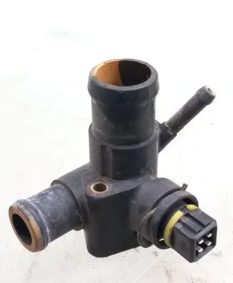 Volkswagen Golf III Engine coolant pipe/hose 028121133B