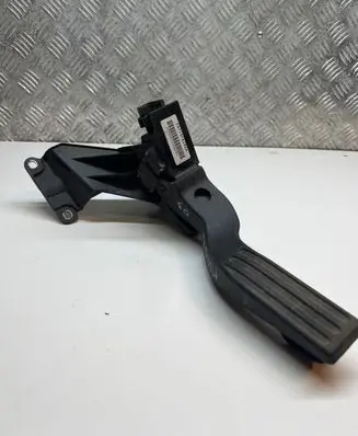 Ford Mondeo Mk III Accelerator throttle pedal 2S719F836DA