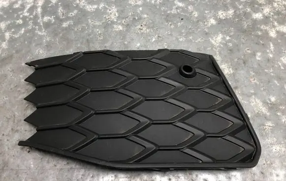 Volkswagen Golf VIII Front bumper lower grill 5H0853665R-BILI 5H0853665R