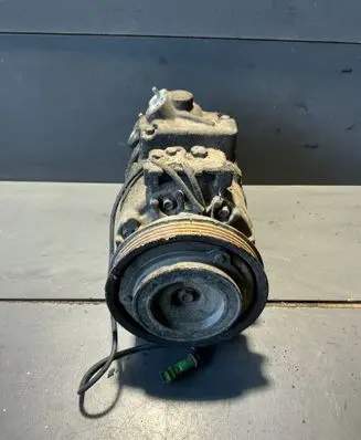 Volkswagen PASSAT B5.5 Air conditioning (A/C) compressor (pump) 8D0260808 03E15533