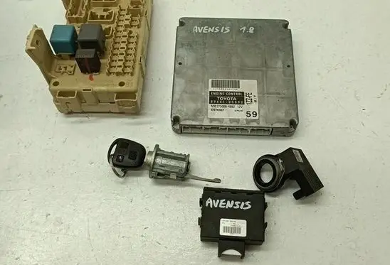 Toyota Avensis T250 Engine ECU kit and lock set 