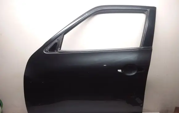 Nissan Juke I F15 Front door