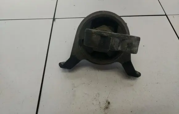 Opel Zafira A Engine mount bracket 90538547