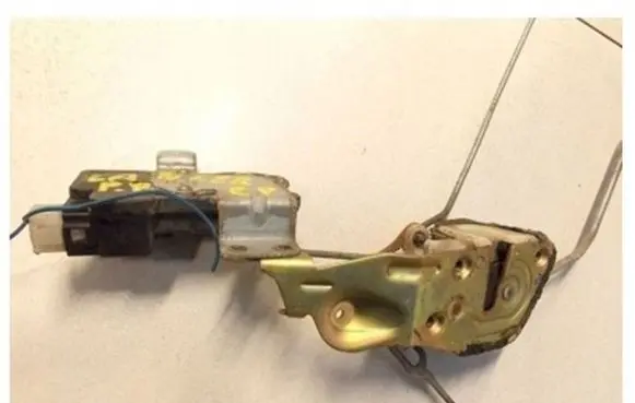 Mitsubishi Lancer Front door lock