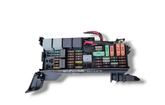 Mercedes-Benz ML W164 Fuse module A1645451740 1645403372