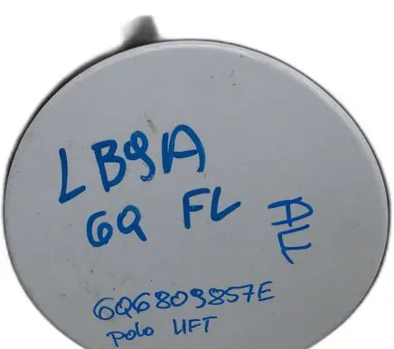 Volkswagen Polo IV 9N3 Fuel tank cap trim 