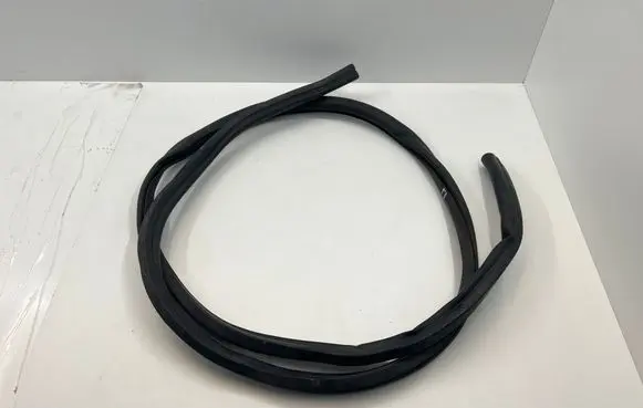 Volkswagen Touareg II Engine compartment rubber 7P6823707A