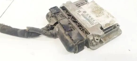 Volkswagen Golf V Engine control unit/module 03C906022AK 0261S04398