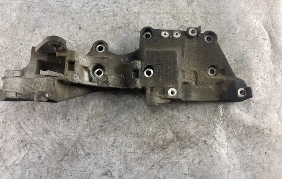 Dodge Caliber Generator/alternator bracket 03g903143