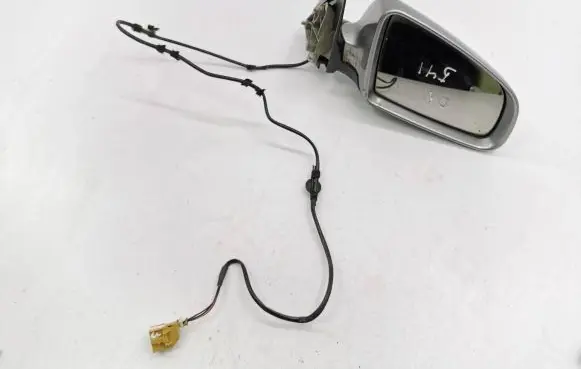 Audi A4 S4 B6 8E 8H Manual wing mirror E1010681