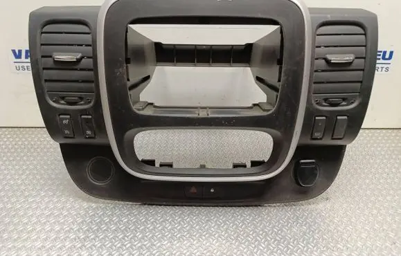 Renault Trafic III (X82) Radio/GPS head unit trim 682607479R 93453370 93452450