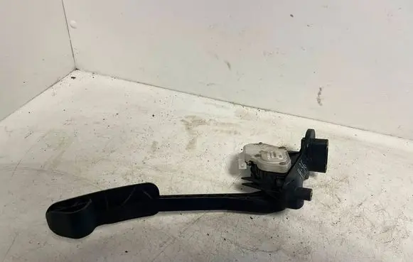 Volvo XC70 Accelerator throttle pedal 30683516 6PV00853712