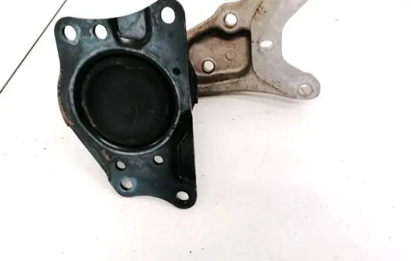 Volkswagen Polo Engine mount bracket 6Q0199185M