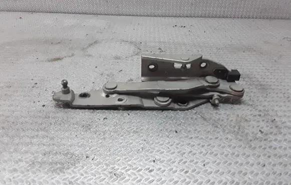 Nissan Primera Tailgate/trunk/boot hinge
