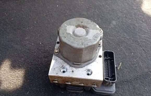 Tesla Model S ABS Pump 103779700D