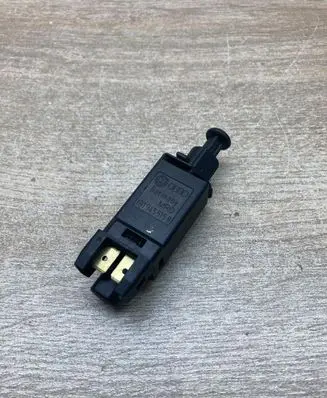 Volkswagen PASSAT B4 Brake pedal sensor switch 191945515B