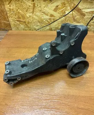 Volkswagen PASSAT B5.5 Generator/alternator bracket 06B903143 06B903143L