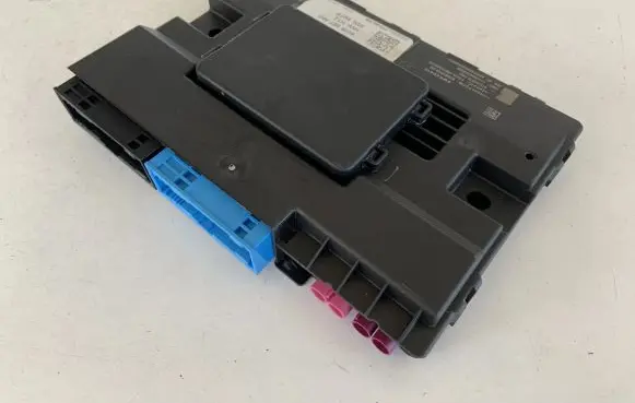 Audi Q7 4M Gateway control module 8W8907468
