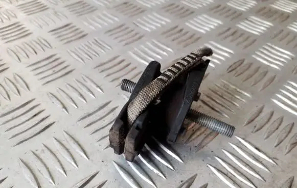 BMW 1 F20 F21 Gearbox mount 6796619