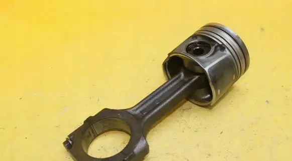 Fiat Bravo Piston with connecting rod
