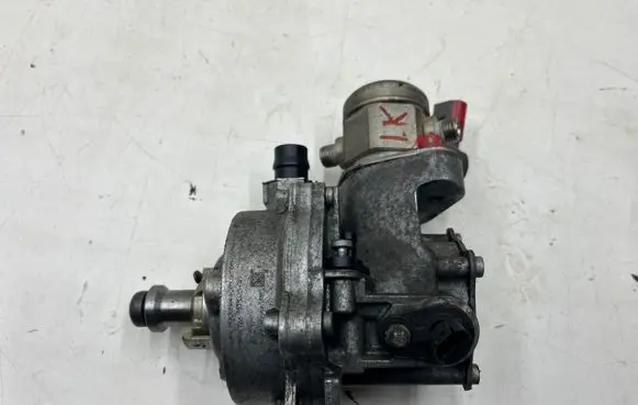 BMW X3 F25 Fuel injection high pressure pump 13517610761 3003486503 0261530131