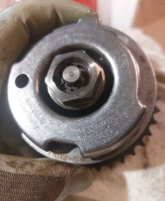 BMW 5 F10 F11 Camshaft pulley/ VANOS 7598215 BMW1136