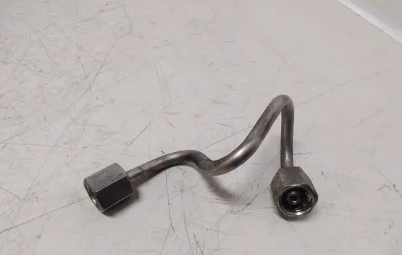 Volkswagen Tiguan Fuel injector supply line/pipe 