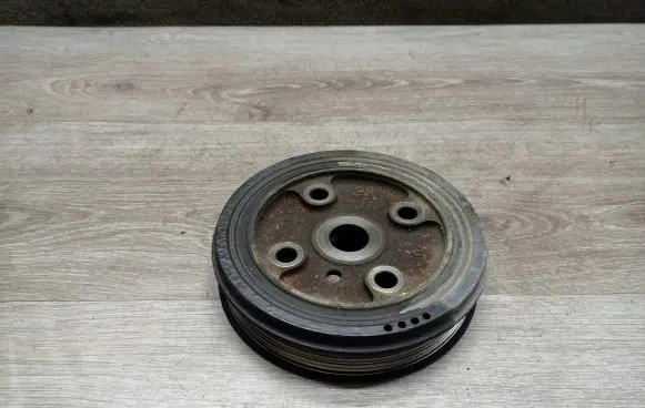 Volvo V70 Crankshaft pulley 30637335