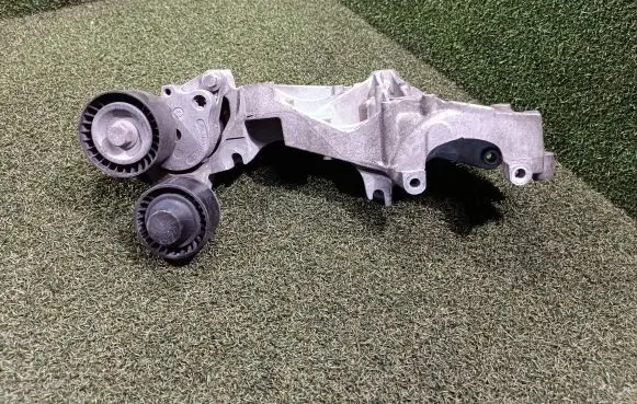 Renault Master III Generator/alternator bracket 117103703R