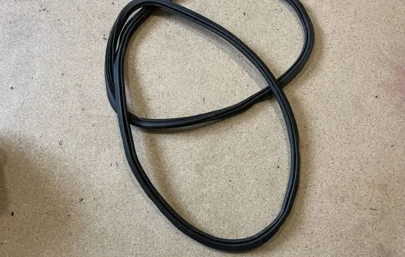 Porsche Macan (95B) Front door rubber seal 95B831721B