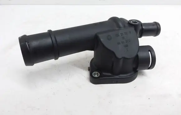 Volkswagen PASSAT B6 Engine coolant pipe/hose 03G121132B
