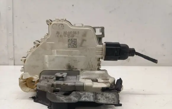 Audi TT TTS RS Mk3 8S Front door lock 8X2837016B