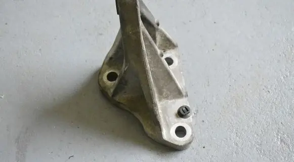 Jaguar XF X250 Engine mounting bracket 5R836037