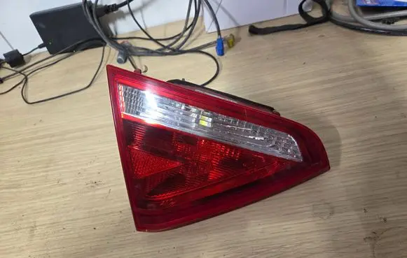 Audi A5 8T 8F Tailgate rear/tail lights 8T0945093 AU484