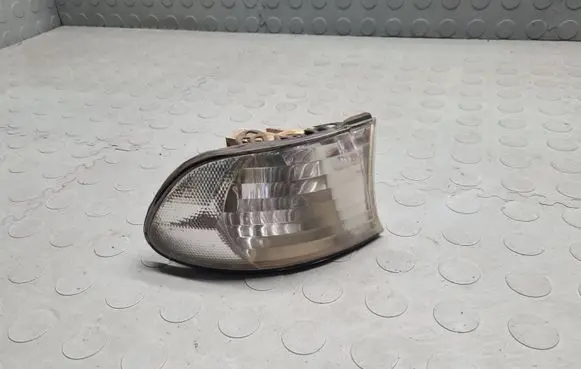 BMW 7 E38 Front indicator light 01707921